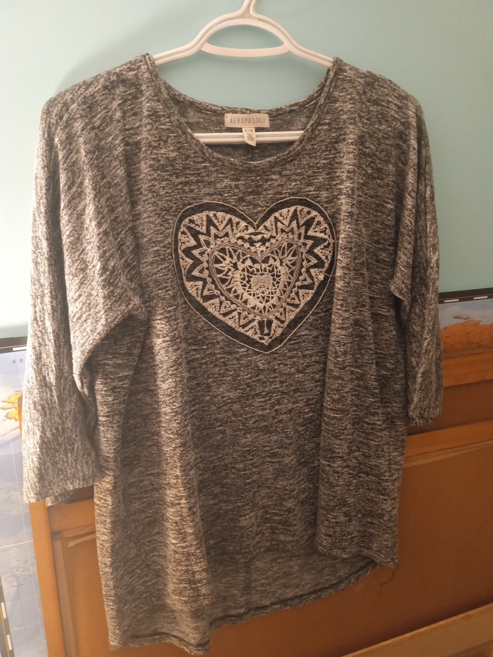 Aeropostale Women's Heather Gray Heart Graphic Long Sleeve Tee
